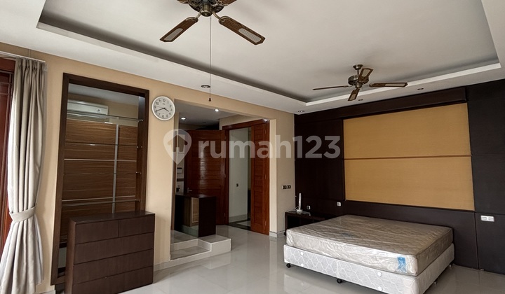 Luxury Family House for Rent in Pondok Indah – With Pool & Garden 2