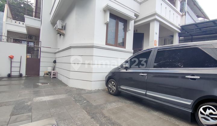 For Sale 2.5 Story Corner House in Kebun Jeruk Tamansari, West Jakarta 1