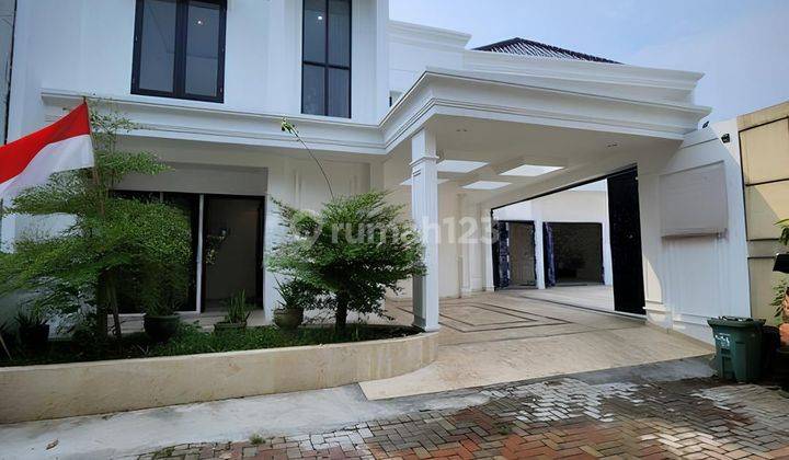 Dijual Rumah Mewah With Private Swimming Pool 1