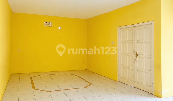 Corner Business Property in Tebet - Spacious Parking, Ideal for Clinic / Cafe! 2