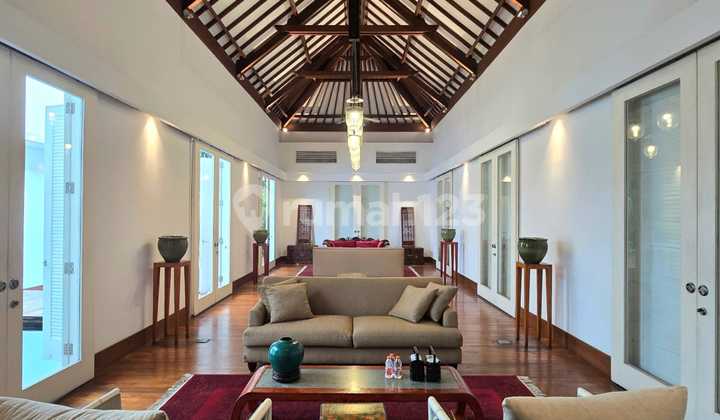 FOR RENT EXCLUSIVE CLASSIC HOUSE IN KEMANG AREA