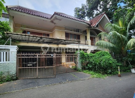 For Sale !!! Old House in Kebayoran Baru, South Jakarta
