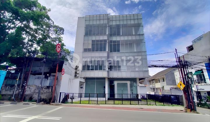 Bangunan Komersial Modern 4,5 Lantai di Kebayoran Lama - Siap untuk Office & Usaha
