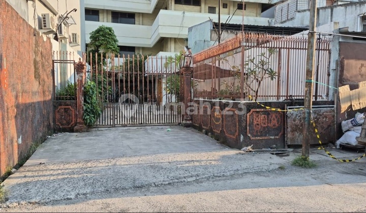 Rumah Besar 3 Lantai di Penjaringan - LT 1.139 M², Cocok Gudang / Usaha / Hunian