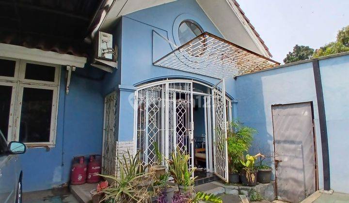 Lokasi Sangat Strategis di Pinggir Jalan Dijual Rumah Strategis di Vila Melati Mas 1