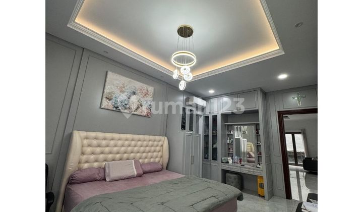 For Sale Luxury Fully Furnished House in Scarlet Cluster, Summarecon Serpong – Land Size 250 / Building Size 252, 9 Bedrooms 2