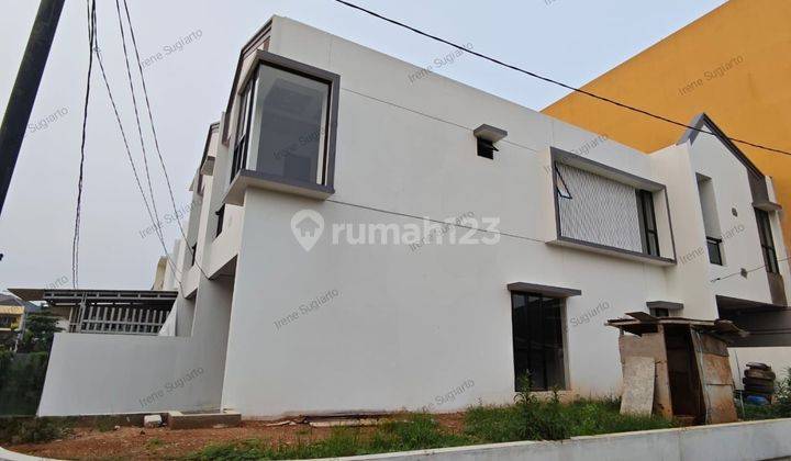 Jual Cepat Rumah Hook  Baru 2 Lantai Bagus di Taman Surya 2