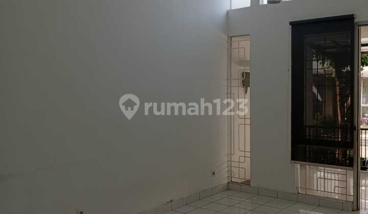 Own a Nice House in a Strategic Location in BSD 2