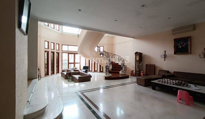 Rumah Mewah Semi Furnish 2 Lantai Intercon Jakarta Barat 1