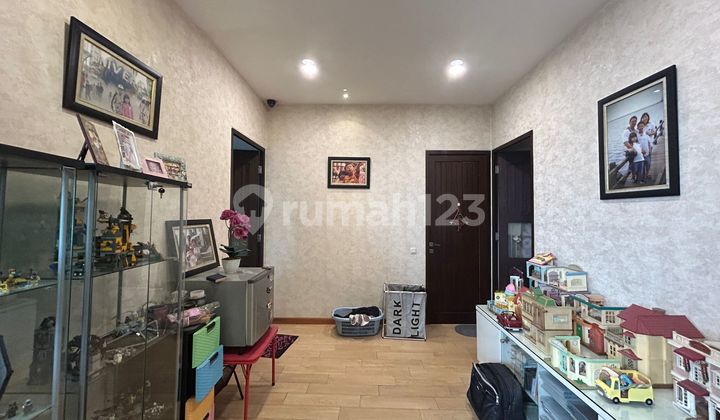 For Quick Sale: 2-Story House in Tomang Mandala, West Jakarta