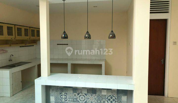 Dijual Rumah 2 Lantai di Tomang, Jakarta Barat 2