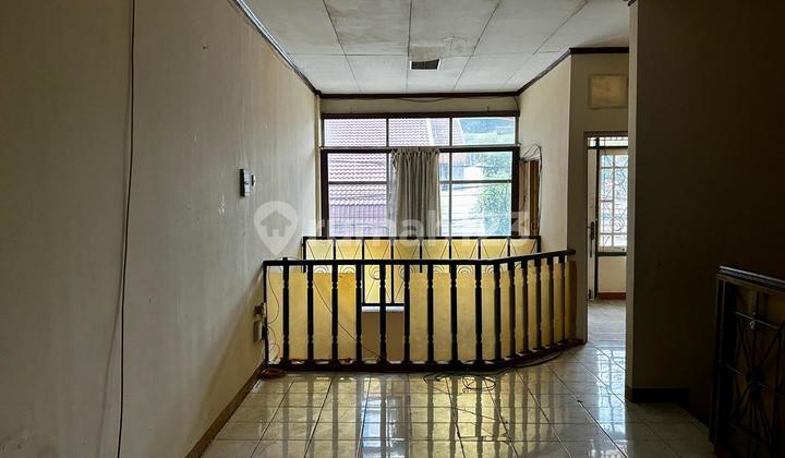Dijual Rumah Tua dekat Restoran Central Tomang