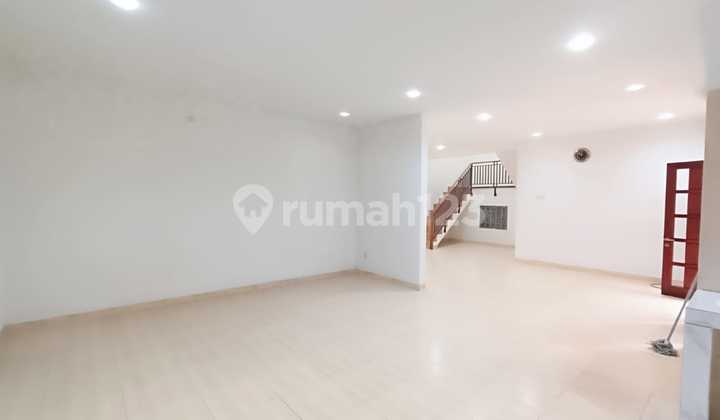 Dijual Rumah 2 Lantai Siap Huni di Tomang Hero Jakarta Barat