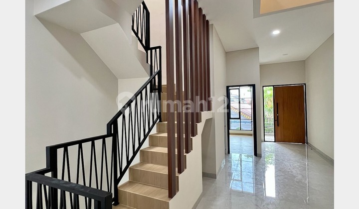 For Sale 3-Story Ready-to-Occupy House in Tomang, West Jakarta