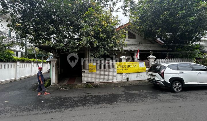 Dijual Rumah Hitung Tanah di Tomang, Jakarta Barat