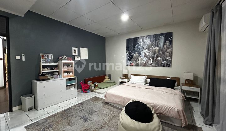 Old House for Sale, Land Area Counted in Duri Kepa, West Jakarta