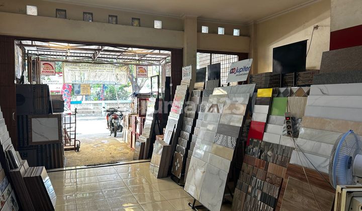 Ready-to-Use Shop House for Sale on Kamal Raya, West Jakarta 1