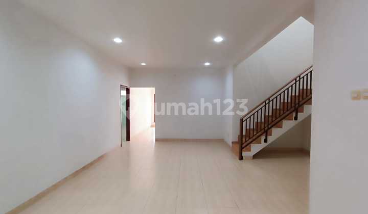 Dijual Rumah 2 Lantai Siap Huni di Tomang Hero Jakarta Barat