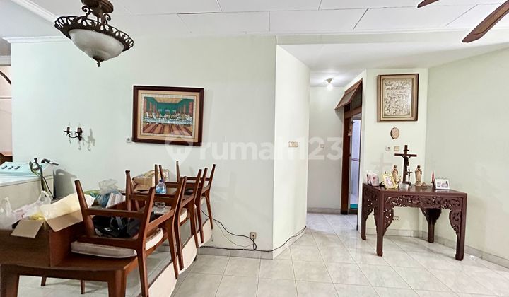 Dijual Rumah 2 Lantai di Tomang Hero Jakarta Barat