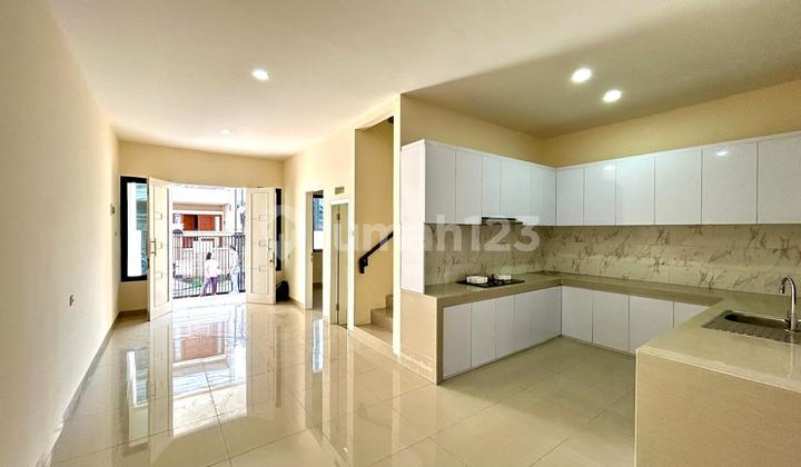 For Sale 3-Story House in Taman Ratu, West Jakarta For Sale 3-Story House in Taman Ratu, West Jakarta