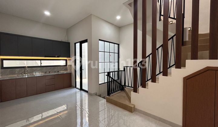 For Sale 3-Story Ready-to-Occupy House in Tomang, West Jakarta 2