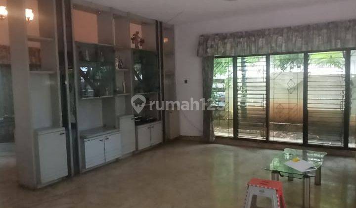 Dijual Rumah Tua 2 Lantai di Tomang Lokasi Strategis 2