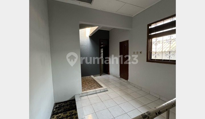 For Rent Ready-to-Occupy House in Tomang, West Jakarta