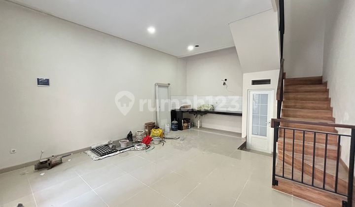 Dijual Rumah 4 Baru 4 Lantai di Taman Ratu Jakarta Barat