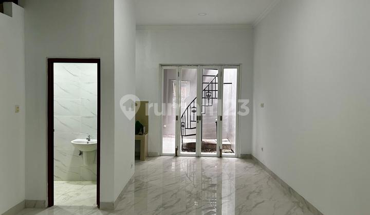 Dijual Rumah Bagus Siap Huni di Taman Ratu Jakarta Barat 1