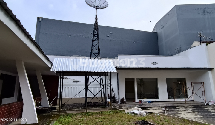 Well-Maintained Old House 725 m2 Land Area Near Jl Ijen, Oro Oro Dowo, Klojen, Malang City 2