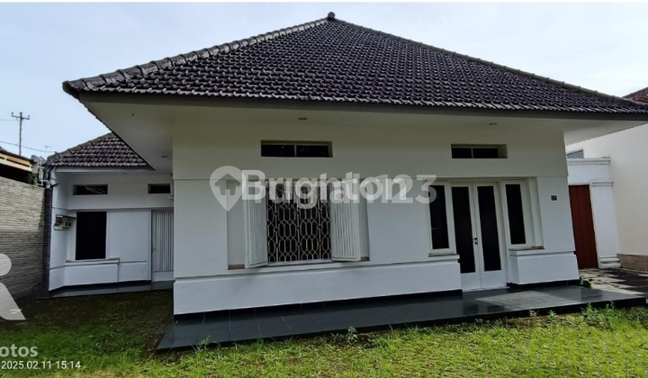 Rumah Jadul Terawat LT. 725 m2 di Dekat Jl Ijen, Oro Oro Dowo, Klojen, Kota Malang Rumah Jadul Terawat LT. 725 m2 di Dekat Jl Ijen, Oro Oro Dowo, Klojen, Kota Malang