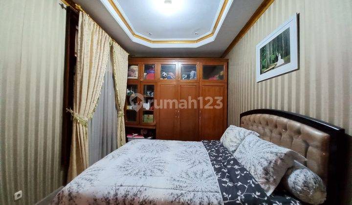 kamar tidur jual rumah 2 lantai cluster