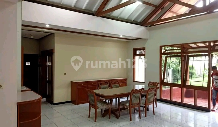 Strategically Located Dutch Heritage Style House on Riau Street, Bandung, Ideal for Business 2