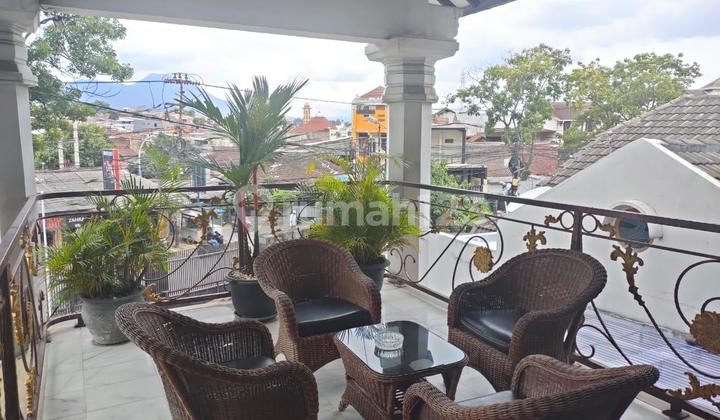 Rumah dan Kantor (All 2 Lantai) SHM di Cikutra Kota Bandung, Cukup dengan 1 Harga untuk 2 Jenis Properti di Kawasan Bisnis dan Perkantoran