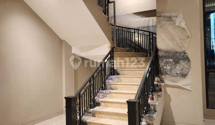 New 3-Story Building in Dago Bandung New 3-Story Building in Dago Bandung