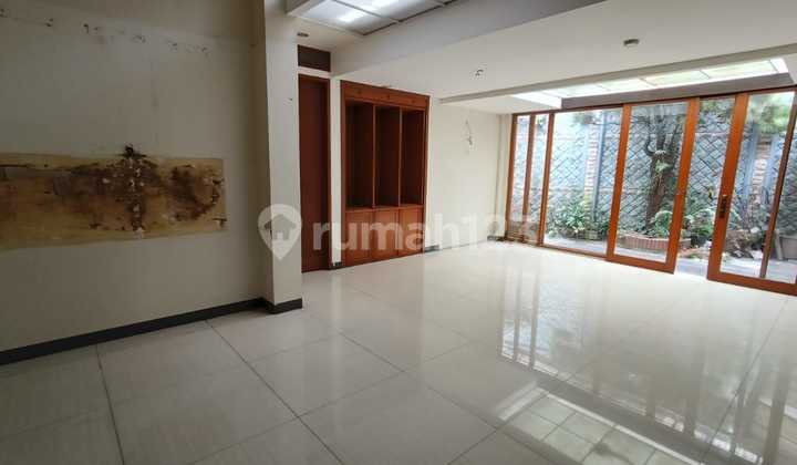 Rumah 2 Lantai Jalan Riau Pusat Kota Bandung