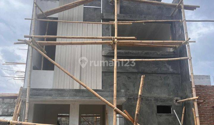 Dijual Rumah 2 Lantai Dekat Toko Satu Sama Hertasning 1