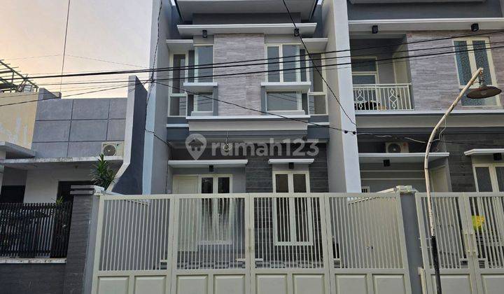 Rumah Baru Dijual Murah Mulyosari Utara Minimalis 2 Lantai SHM 1