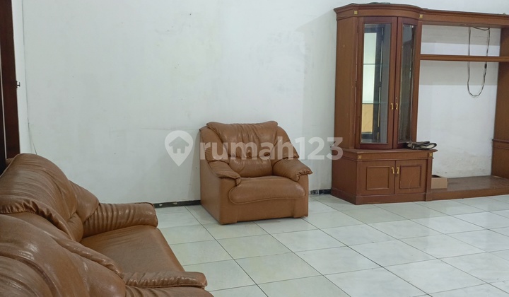 For Sale Rumah Dengan Lingkungan Tenang Dan Strategis 2