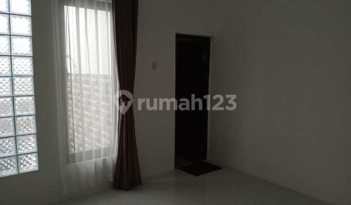 Disewakan Rumah Baru Dekat Gelora Senayan 2