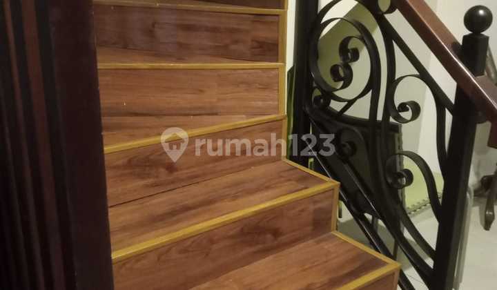 Nice House For Sale In Rempoa South Tangerang 2