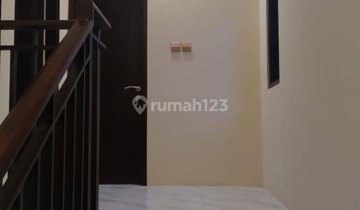 Rumah 2 Lantai Bagus SHM di Ringgomulyo, Tuban 10