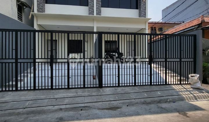 Rumah baru 3 lt di jelambar d jual cepat siap huni