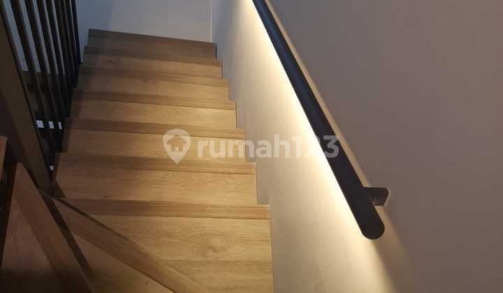 Three-Story Corner House in West Jakarta, Ready to Occupy, Newly For Sale 2