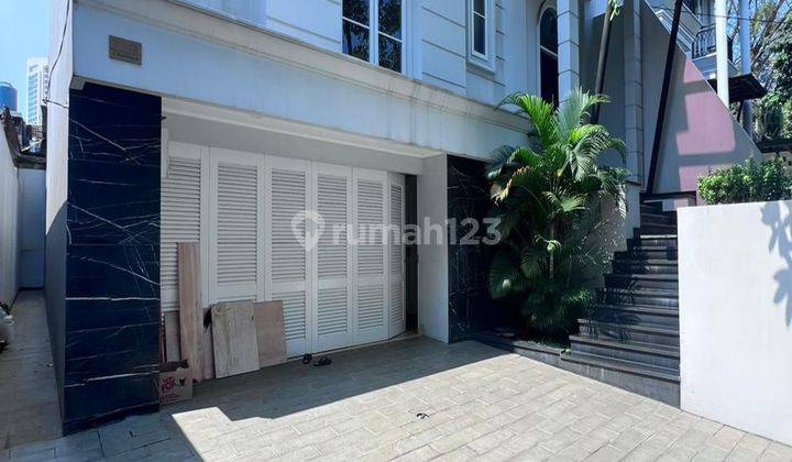 Rumah Modern Classic Kebayoran Baru Lokasi Ekslusif Private Pool 2