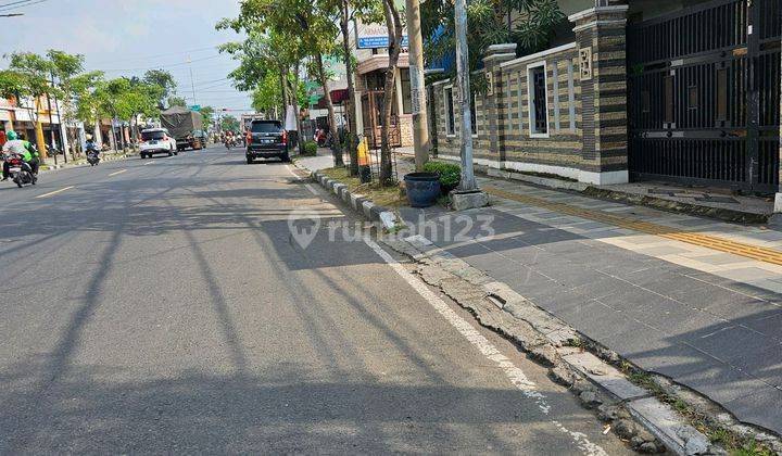 Rumah Megah Tengah Kota Bojonegoro 2