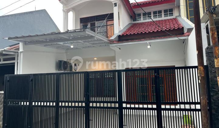 Rumah Mewah 2 Lantai Jakarta Timur Rumah Mewah 2 Lantai Jakarta Timur