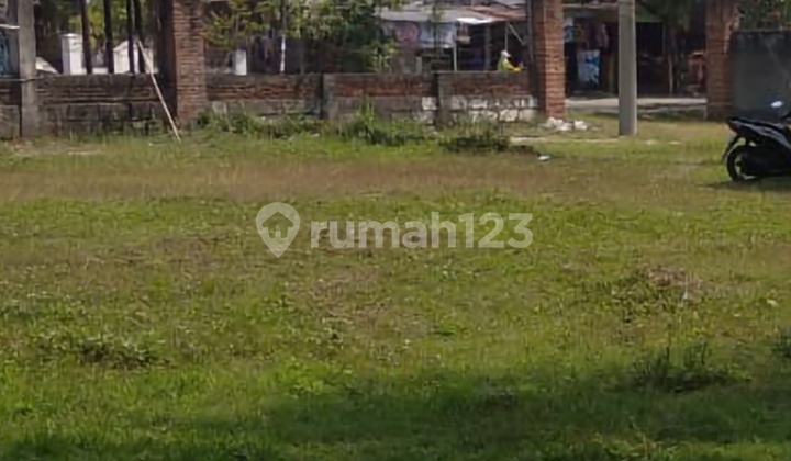 Strategic Location on the Edge of the Road in the Oil City of Bojonegoro