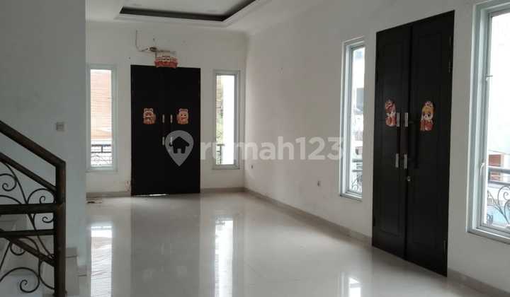 Dijual/Disewakan, Rumah 3,5Lt Bangunan Baru Hoek di Kelapa Gading, Nego 1