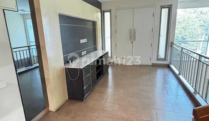 Disewakan, Rumah 3Lt+Mezzanine Semi Furnish di Kemayoran Disewakan, Rumah 3Lt+Mezzanine Semi Furnish di Kemayoran